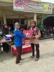 Penerimaan piagam kegiatan pramuka